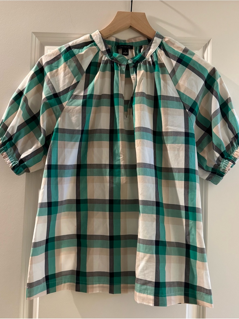 Ann Taylor Plaid Puff-Sleeve Popover Top in Green & Cream